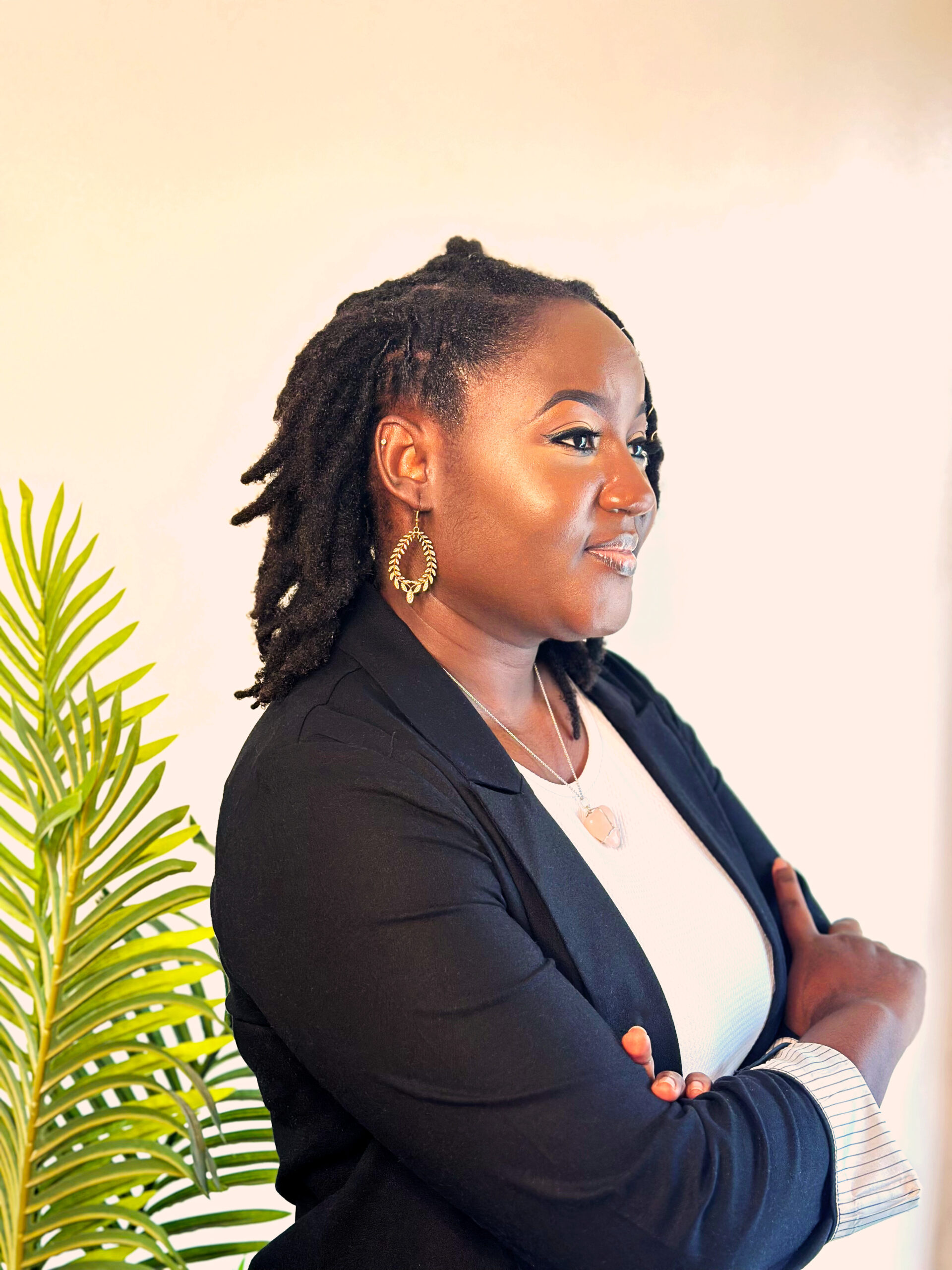 Caronique Decius profile picture - author bio